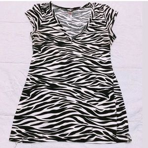5TH CULTURE ZEBRA T-SHIRT SIZE SMALL